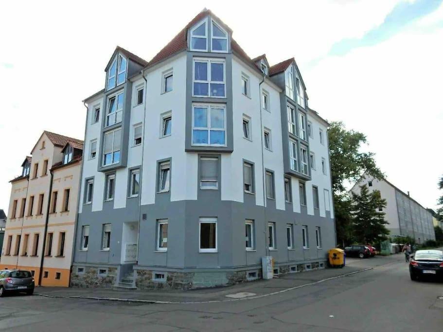 Stilvolle Ferienwohnung Mit Stellplatz Wlan Free Netflix Naehe Bahnhof Zwickau Extérieur photo