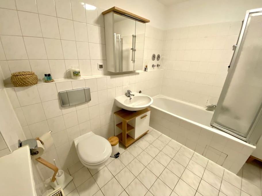 Stilvolle Ferienwohnung Mit Stellplatz Wlan Free Netflix Naehe Bahnhof Zwickau Extérieur photo