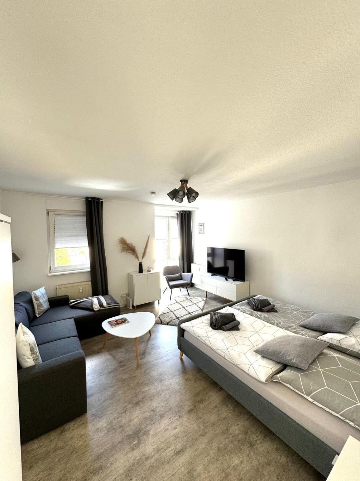 Stilvolle Ferienwohnung Mit Stellplatz Wlan Free Netflix Naehe Bahnhof Zwickau Extérieur photo